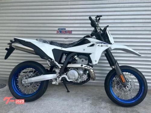 スズキ DR-Z4SM (119.9万円)